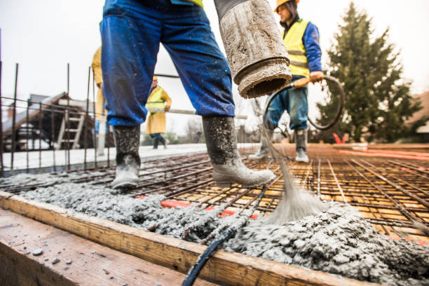 Best Commercial Concrete Contractor  in East Hemet, CA